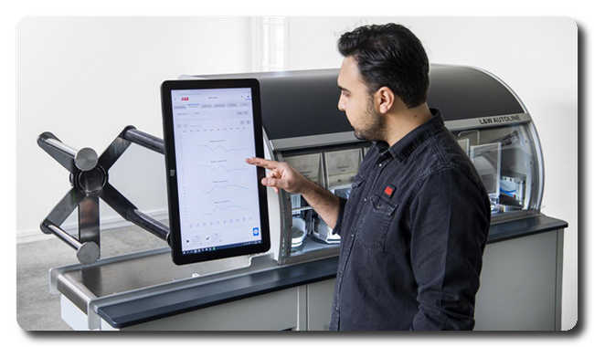 Technician working with the L&W Autoline user interface
