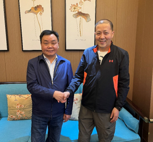 Jiang Weiqiang (left), Sales Director Paper and Board,  ANDRITZ China, and Chen Liming, Senior Manager of the Project Department, Lee & Man. Photo Andritz