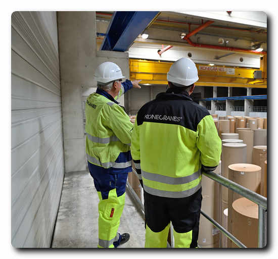 A closer look: The cranes in the roll warehouse of the Palm paper factory are in use at all times. For this reason, one important element of the Konecranes CRS is inspecting the crane systems for signs of wear.