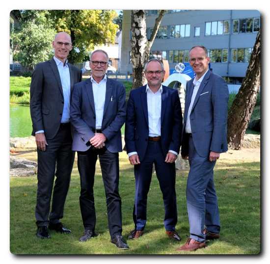 From left to right: Rainer Müller (Managing Director Stadtwerke Bielefeld), Andreas Jastrzembowski (Managing Director Mitsubishi HiTec Paper), Dr. Martin Schreer (Managing Director Mitsubishi HiTec Paper) und Martin Uekmann (Managing Director Stadtwerke Bielefeld)