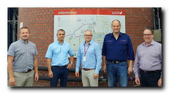 A photo after the winder deal, from left: Esa Ananin (Valmet), Ulrich Lange (Varel), Sami Anttilainen (Valmet), Thomas Müller (Varel) and Dirk Petersen (Valmet).