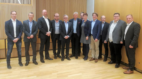 Happy faces after shaking hands after the deal (from left): Teemu Houhala, Kari Räisänen (both from Valmet), Ari-Pekka Määttänen, Rickard Arnqvist (both from Stora Enso), Jari Vähäpesola (Valmet), Ari Saarnio, Harri Metsärinne (both from Stora Enso), Kirsi Peltola, Marko Oinonen, Pasi Ronkainen (all three from Valmet), Janne Myllykangas (Stora Enso) and Kimmo Kyllönen (Valmet).